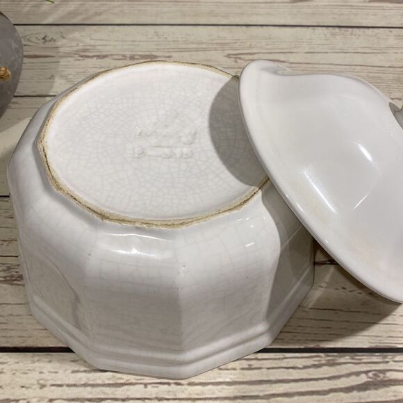 Pfaltzgraff Heritage White Ironstone Covered Casserole Serving Bowl - Picture 5 of 8